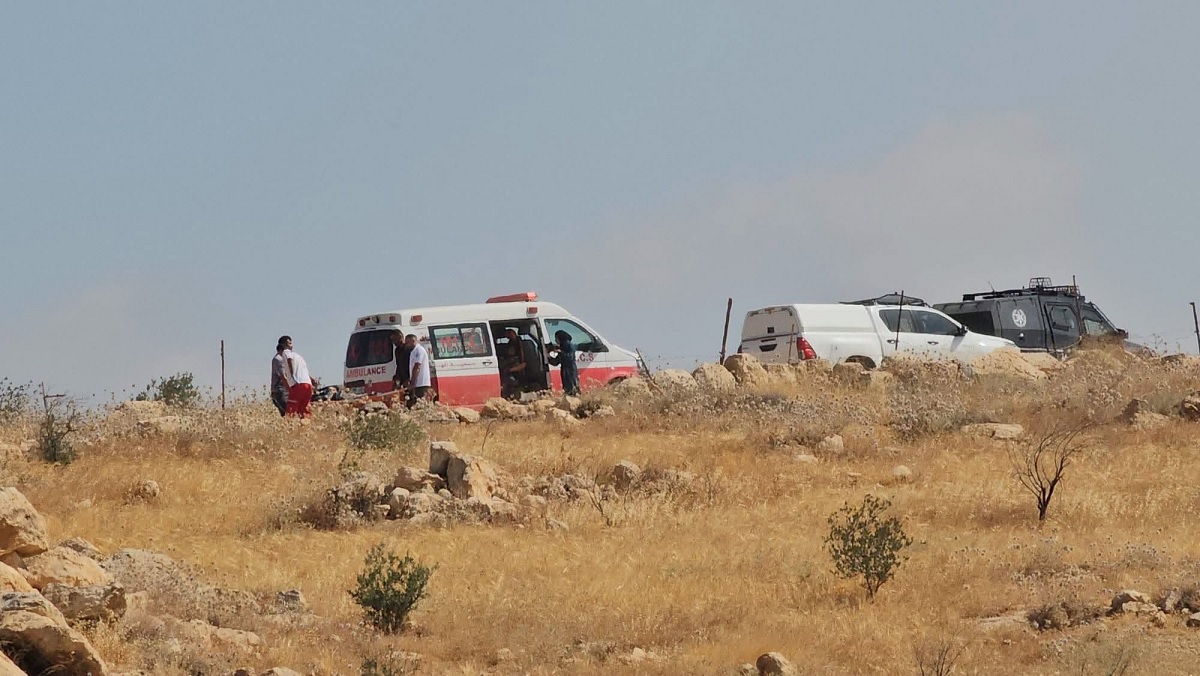 الاحتلال يستهدف مركبة فلسطينية بالرصاص المتفجر جنوب الخليل ويصيب سيدتين وطفلة
