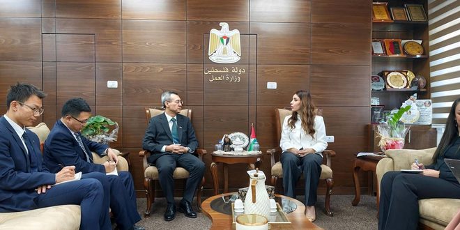 السفير الصيني لدى فلسطين سون تشن يلتقي بوزيرة العمل إيناس العطاري