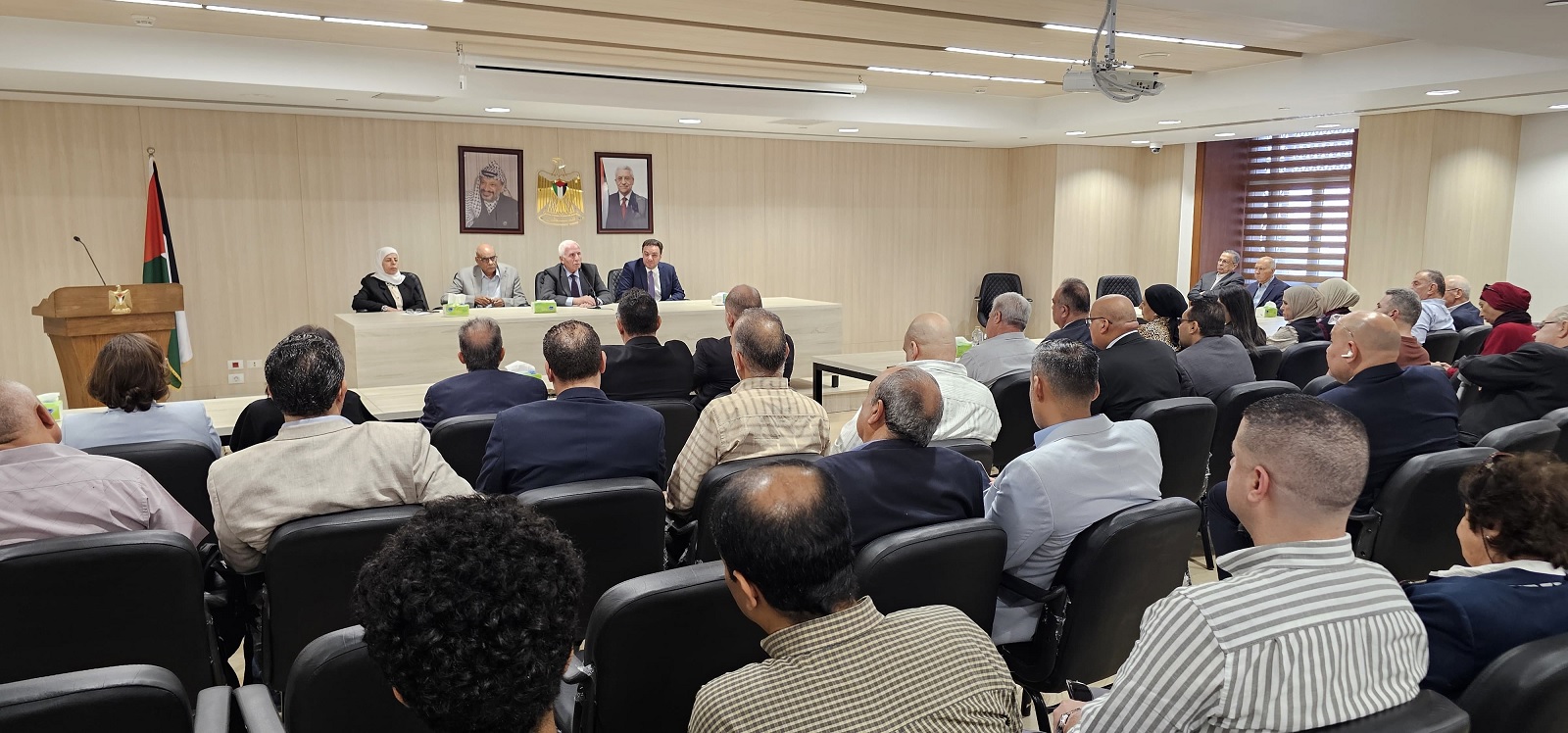 اللجنة المكلفة بالتحضير لانتخابات المجلس الوطني تلتقي الجالية الفلسطينية في مصر