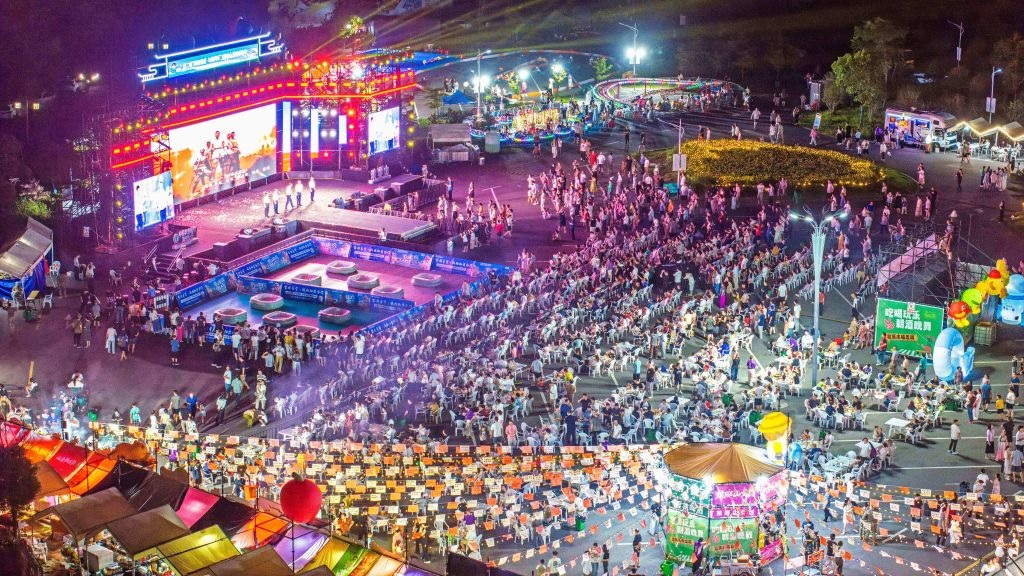 ازدهار السياحة في منطقة جبل لانغيا السياحية في شرقي الصين