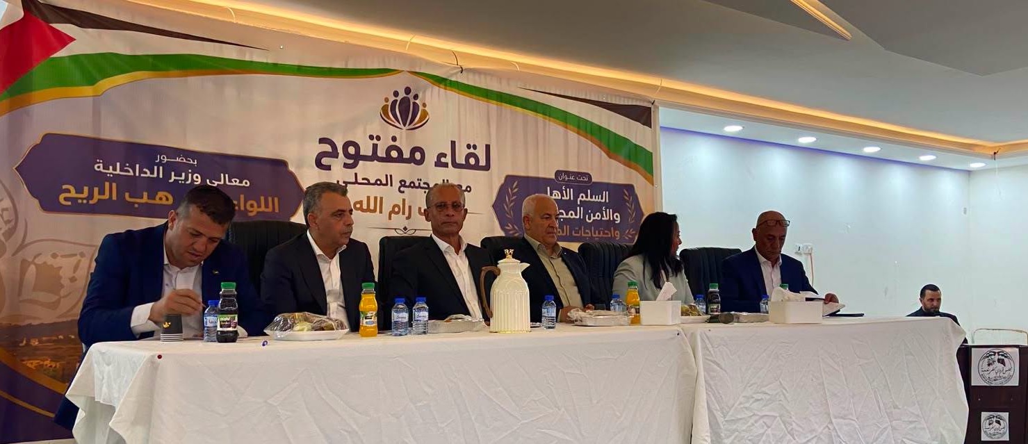 وزير الداخلية يتفقد طولكرم ويؤكد دعم صمود المواطنين وتعزيز سيادة القانون، ويلتقي المجتمع المحلي في كفر نعمة