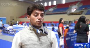 المبارزة تجمع طلابا صينيين وأمريكيين