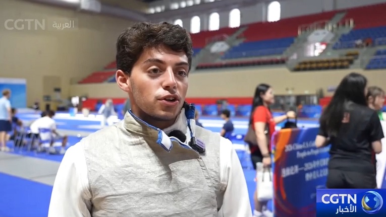المبارزة تجمع طلابا صينيين وأمريكيين