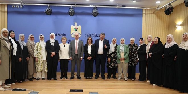 رئيس الوزراء يسلم منحا لـ 45 جمعية نسوية في محافظات شمال الضفة لتعزيز التمكين الاقتصادي والصمود