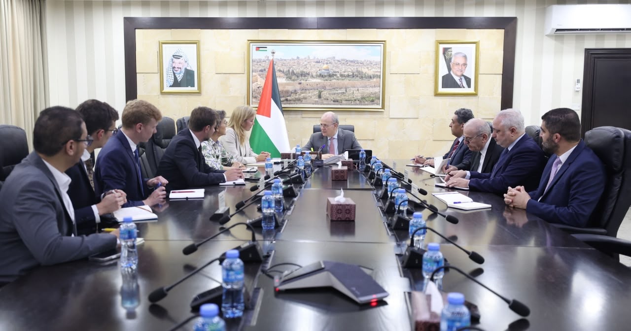 رئيس الوزراء يطلع وفدًا من البرلمان الألماني على مستجدات الأوضاع والتطورات الميدانية