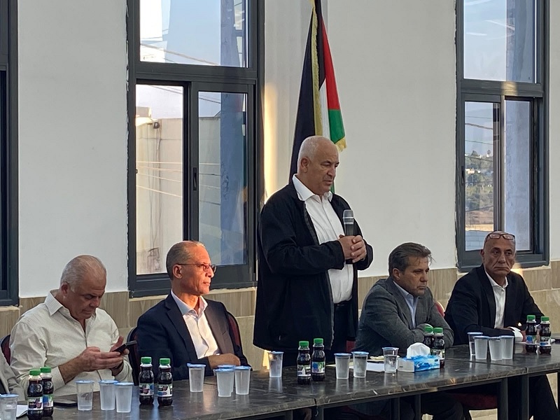 وزير الداخلية يعقد لقاءً في النبي صالح ويؤكد تعزيز السلم الأهلي وسيادة القانون