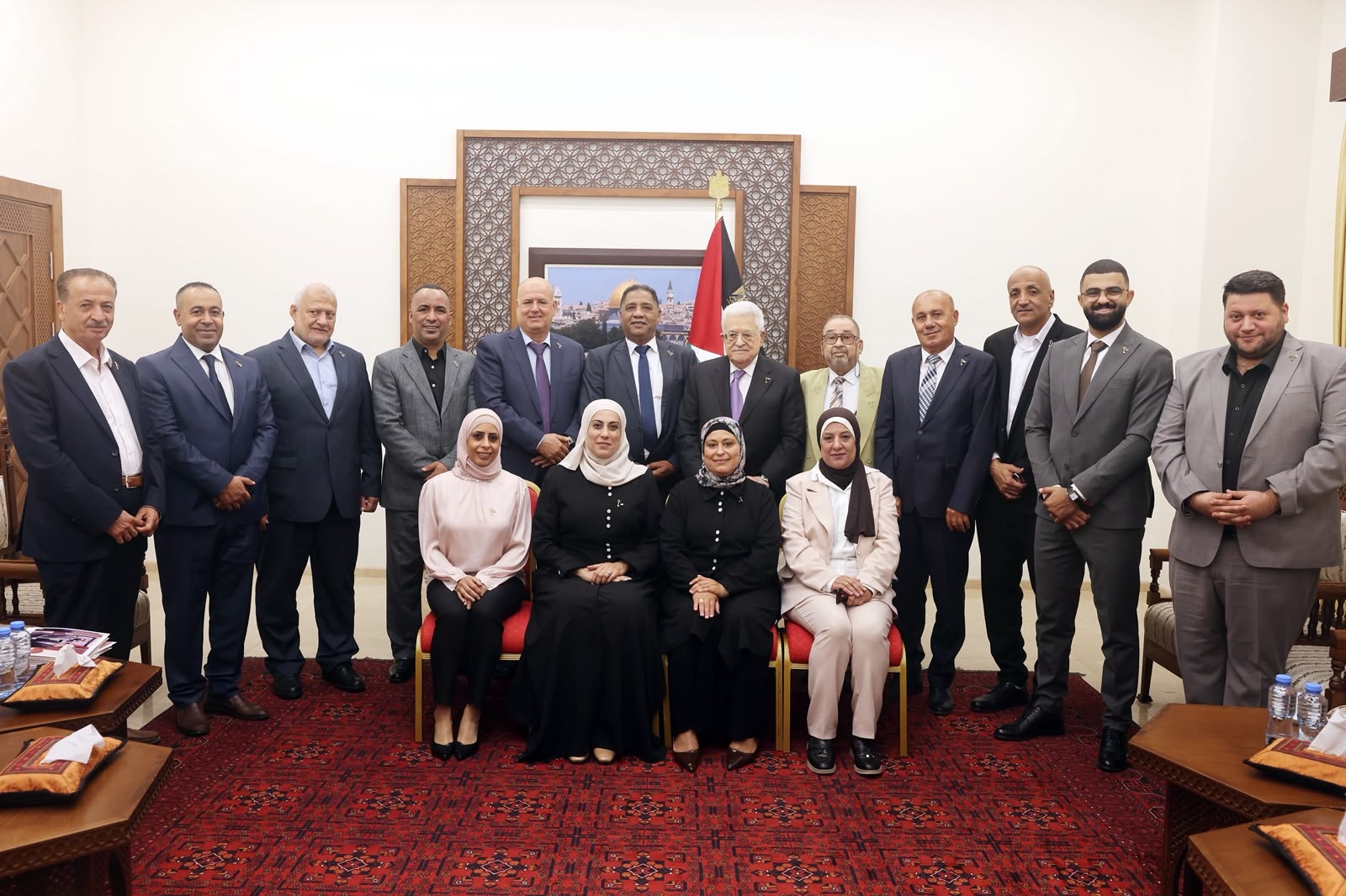 الرئيس محمود عباس يستقبل رئيس وأعضاء مجلس بلدي أريحا