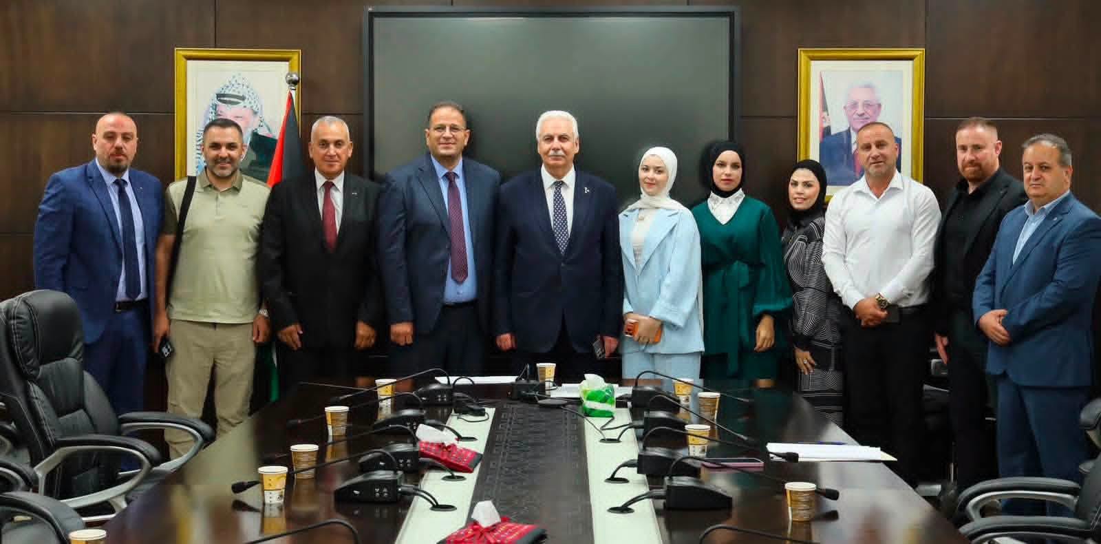 وزير الصحة يبحث مع بلدية الظاهرية تعزيز الخدمات الصحية ودعم مستشفى الظاهرية الحكومي