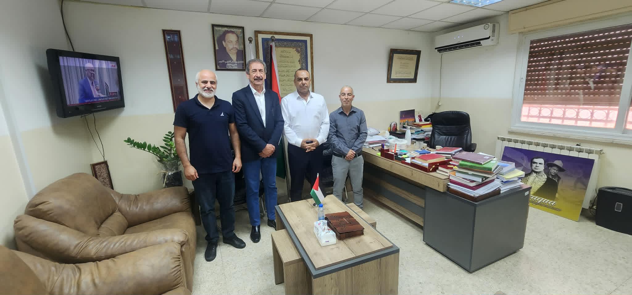 وفد من النضال الشعبي يلتقي الأمين العام لاتحاد الكتاب والادباء الفلسطينيين