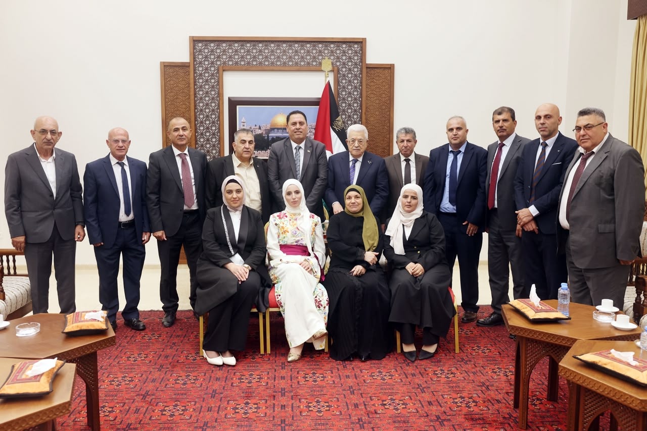 الرئيس محمود عباس يستقبل رئيس وأعضاء مجلس بلدي طوباس