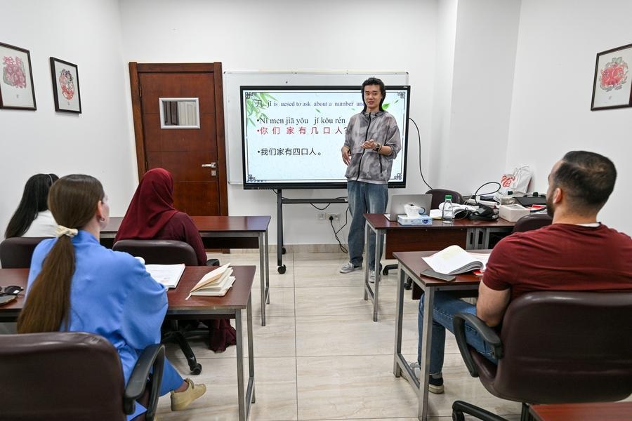 مقالة خاصة: الذكاء الاصطناعي يفتح آفاقا جديدة أمام تعليم اللغة الصينية في الدول العربية