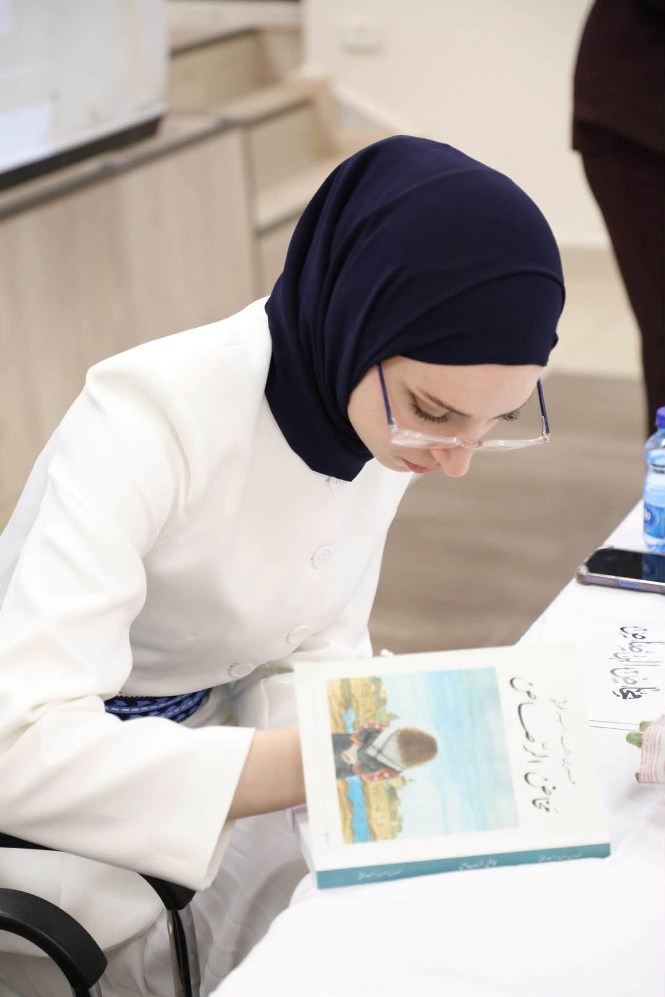 بلدية البيرة تحتضن حفل إشهار وتوقيع رواية مخاض الرصاص للكاتبة الفلسطينية عرين البرغوثي
