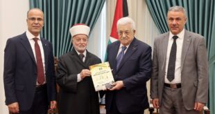 الرئيس محمود عباس يتسلم التقرير السنوي لدار الإفتاء الفلسطينية لعام 2025