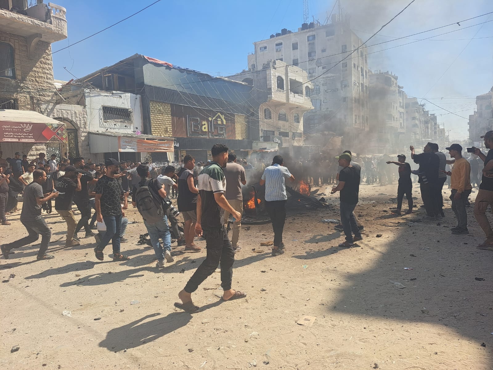 3 شهداء ومصابون جرّاء استهداف طائرات الاحتلال مركبة في مدينة غزة