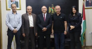 محافظ جنين يبحث الترتيبات الجارية لإطلاق مهرجان العنب السنوي