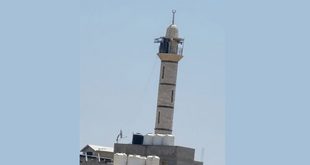 الاحتلال يرفع علمه فوق مئذنة مسجد في مخيم نور شمس شرق طولكرم