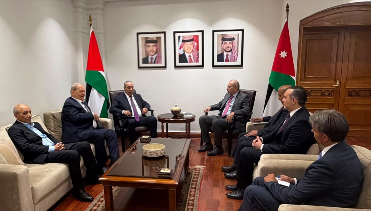 حسين الشيخ يلتقي نائب رئيس الوزراء وزير الخارجية الأردني لبحث تطورات الأوضاع في الأراضي الفلسطينية