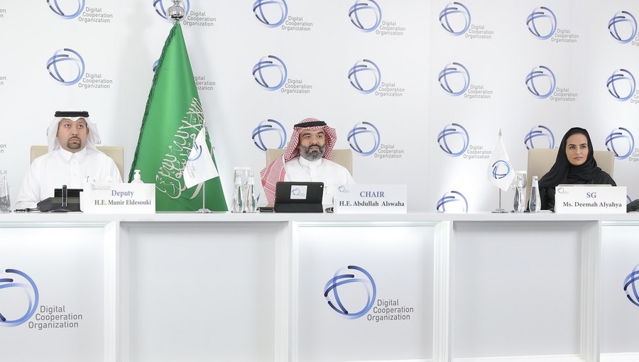 وزير الاتصالات السعودي يشيد بالتقدم العلمي والتقني للصين ويؤكد تعزيز الشراكة معها
