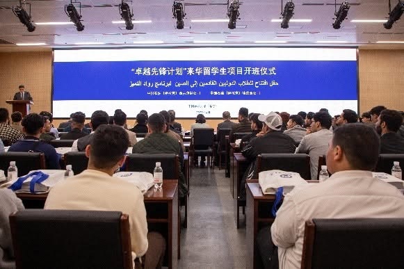 ثلاثون طالباً عراقياً يسافرون إلى الصين سعياً لتحقيق أحلامهم في قطاع النفط.. «اطلبوا العلم ولو في الصين»