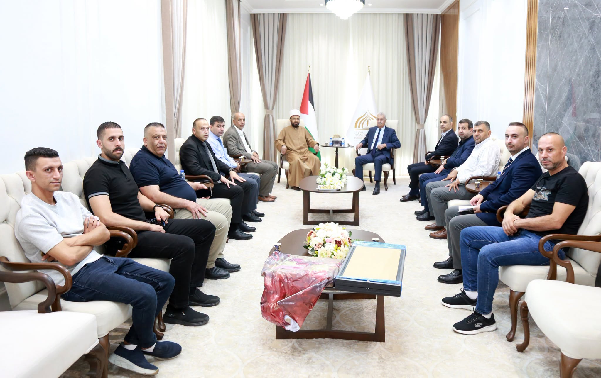 رئيس مجلس أمناء جامعة فلسطين الأهلية يستضيف وزير الأوقاف والشؤون الدينية الفلسطيني