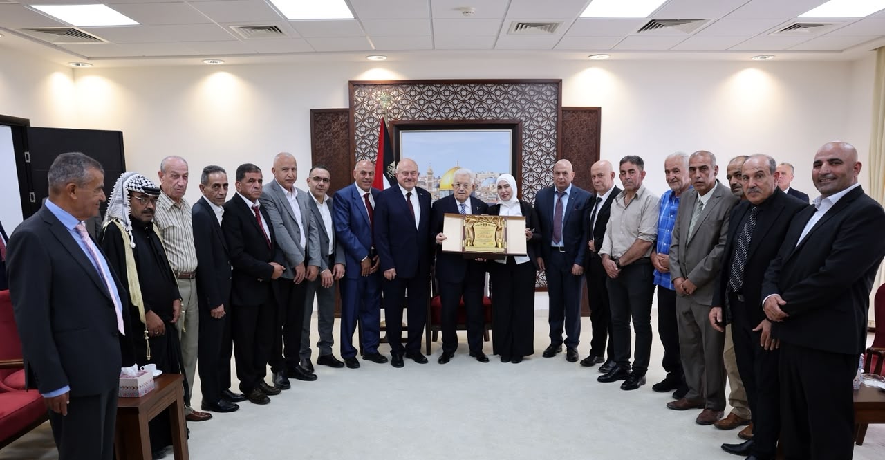 الرئيس محمود عباس يستقبل رؤساء البلديات والمجالس المحلية لمحافظة القدس
