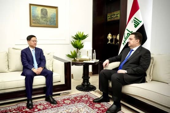 السفير الصيني لدى العراق شيانغ بوه مع يلتقي رئيس الوزراء العراقي السابق رئيس ائتلاف الإعمار والتنمية محمد شياع السوداني