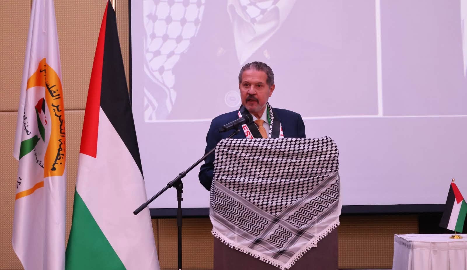 الرئيس محمود عباس يهنئ الفائزين بعضوية المجلس الوطني الجديد ممثلين عن الجالية الفلسطينية في قطر