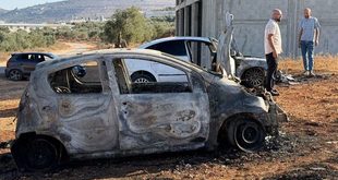 مستوطنون يحرقون مركبتين في بيتا جنوب نابلس