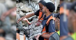 فاجعة في غزة.. انتشال 12 شهيداً ونحو 100 مفقود تحت أنقاض بعد انهيار مبنى يؤوي نازحين