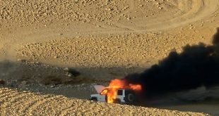 مستوطنون يخربون ممتلكات مواطنين ويحرقون مركبة للعمال في مسافر يطا