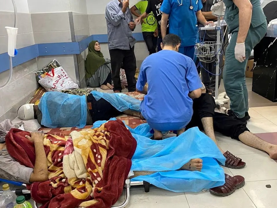 إصابتان إحداهما حرجة في قصف مسيّرة تجمعا للمواطنين في مخيم الشاطئ غرب مدينة غزة