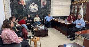 بلدية سنجل تستقبل وفدًا حقوقيًا وإعلاميًا للاطلاع على واقع البلدة
