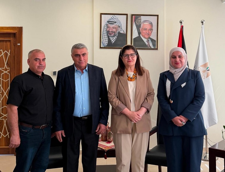 فارسين شاهين تلتقي رئيس بلدية الكرمل وتبحث معه تعزيز العمل المشترك