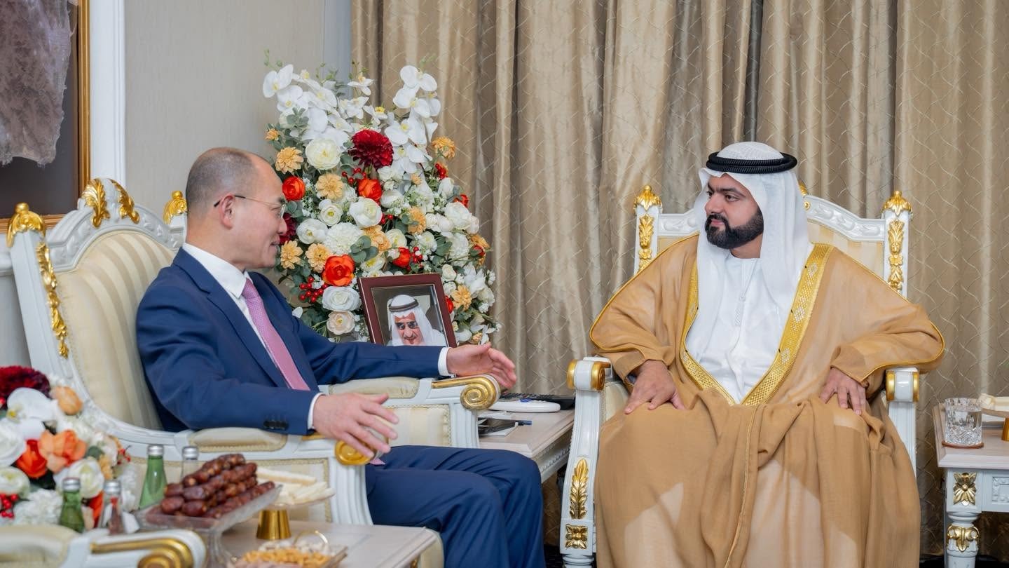 ولي عهد الفجيرة يستقبل سفير الصين لدى الإمارات تسنغ جيشين
