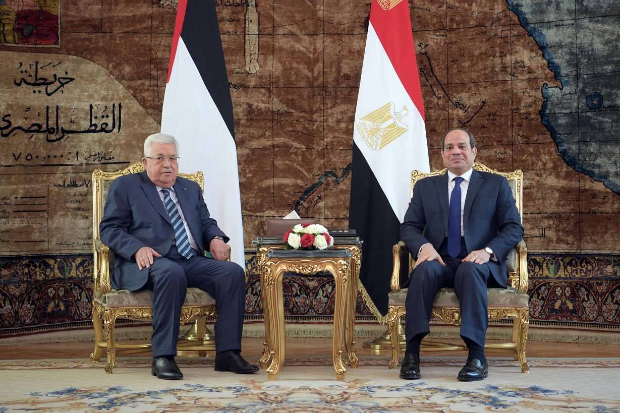 الرئيس محمود عباس يصل مصر غدا ويعقد لقاء قمة مع أخيه الرئيس المصري عبد الفتاح السيسي