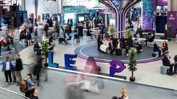 مقالة خاصة: روبوتات صينية تخطف الأنظار في مؤتمر "ليب 2026" بالسعودية