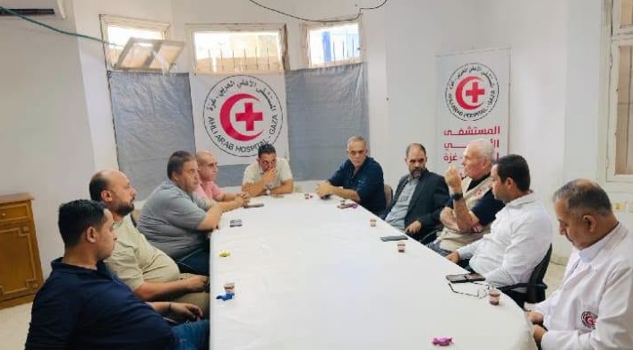 قيادة حركة فتح في غزة تزور المستشفى الأهلي العربي "المعمداني"