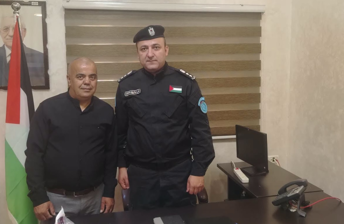 الشرطة تعثر على مبلغ مالي وتعيده لصاحبه في طولكرم