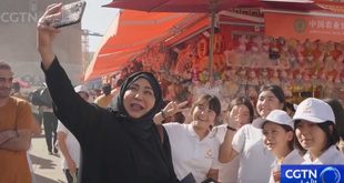 وفد من مؤثري وسائل التواصل الاجتماعي الأجانب يجرى جولات ميدانية للاطلاع على تنمية شينجيانغ في مختلف المجالات