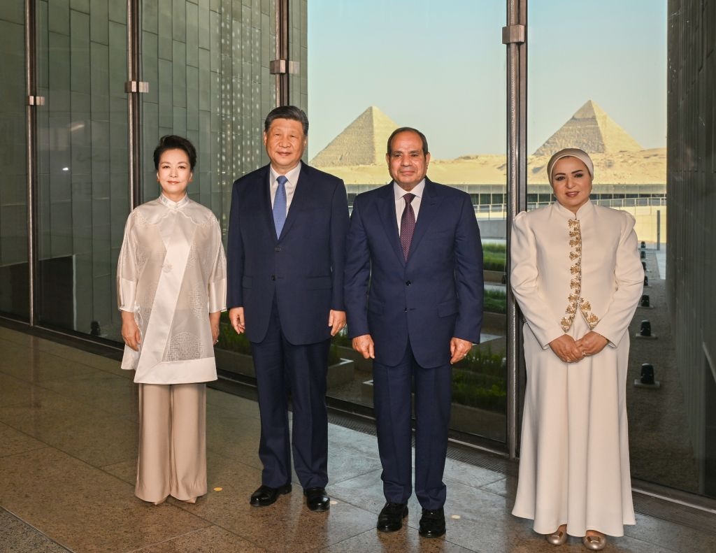 الرئيس الصيني وعقيلته يزوران المتحف المصري الكبير برفقة الرئيس المصري وعقيلته