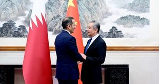 كبير الدبلوماسيين الصينيين يعقد محادثات مع رئيس وزراء قطر