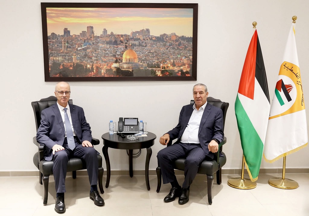 حسين الشيخ يتابع مع رئيس لجنة الانتخابات المركزية مستجدات الاستعدادات للاستحقاق الانتخابي
