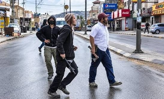 مستوطنون يهاجمون مركبات المواطنين جنوب وشرق بيت لحم