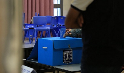استطلاعات: تقارب بين الكتل والقائمتان العربيتان بين 11 و14 مقعدًا