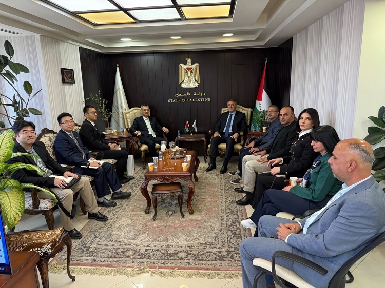 الوزير أحمد عساف يستقبل السفير الصيني سون تشن ويبحث معه تعزيز التعاون الإعلامي
