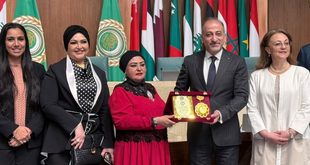 مجلس الشباب العربي يكرّم السفير مهند العكلوك بوسام "رواد العمل العربي المشترك"