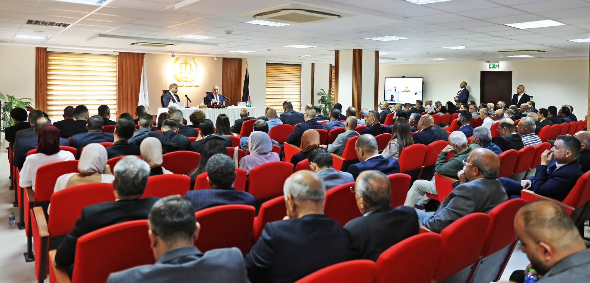 حسين الشيخ يجتمع بنقابة المحامين ويشدد على أهمية سيادة القانون وإجراء الانتخابات وتعزيز منظومة العدالة