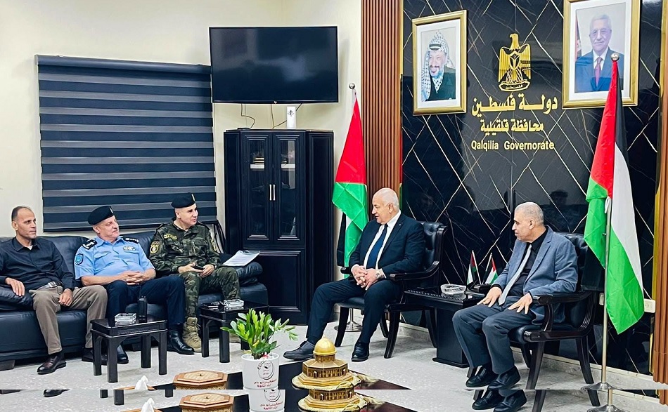 وزير الداخلية يجري زيارة ميدانية لمحافظة قلقيلية ويعقد لقاءات مع مدراء المؤسسات الأمنية والمدنية