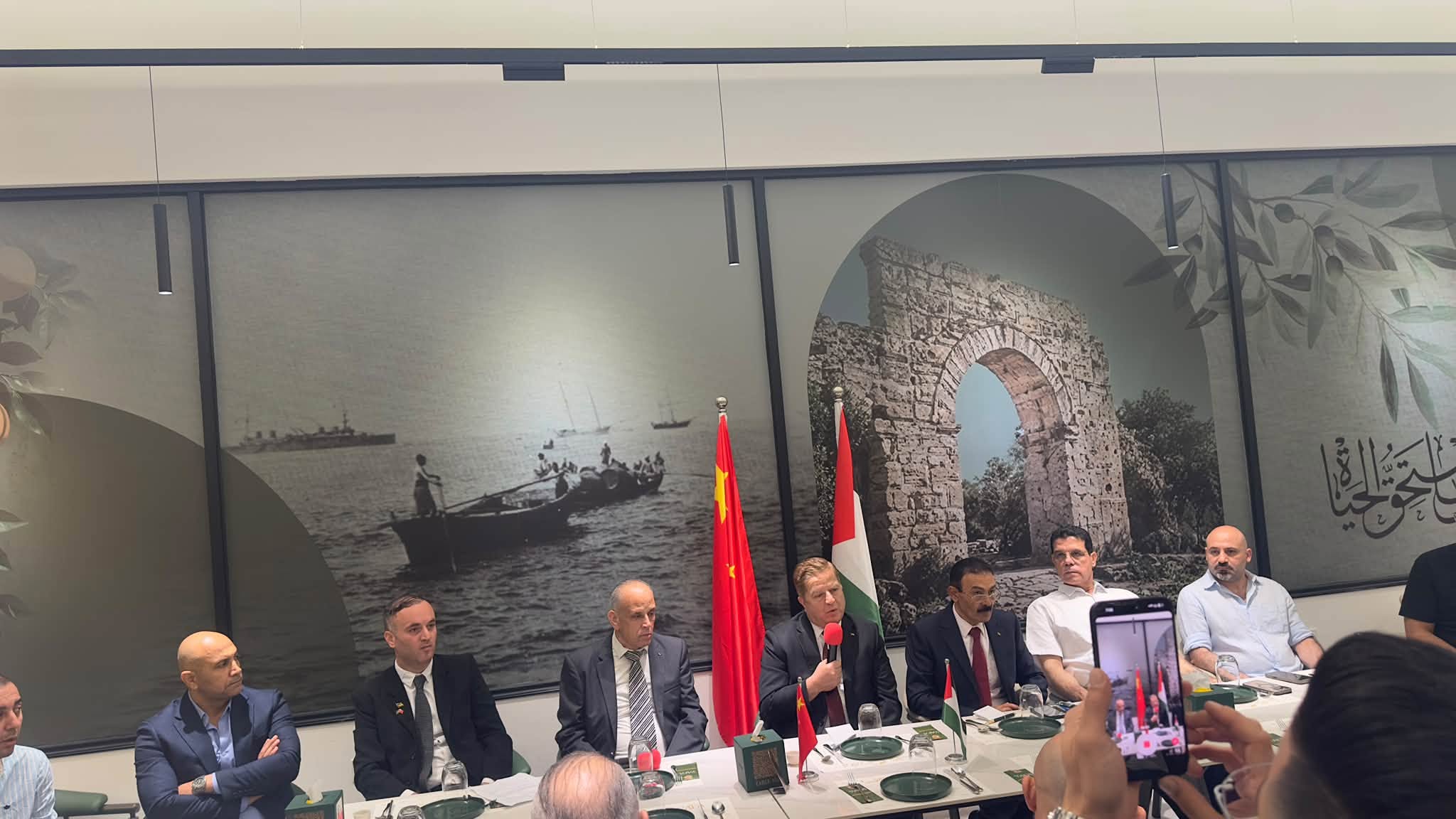 السفير جواد عواد يزور مدينة كوانجو ويلتقي أبناء الجالية الفلسطينية في جنوب الصين