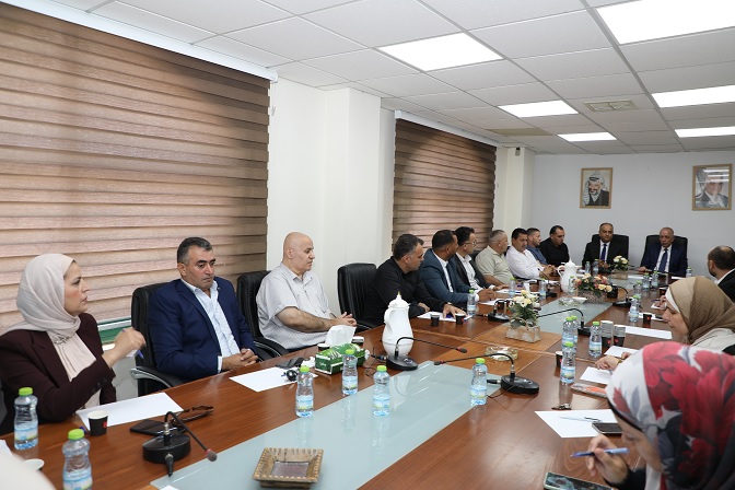 بمشاركة مدراء المديريات والتسجيل.. سلطة الأراضي تبحث تطوير آليات العمل وتخفيف الإجراءات على المواطنين